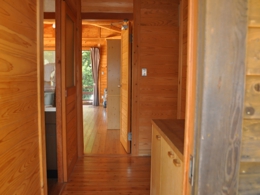 南信州のログハウス調コテージ玄関